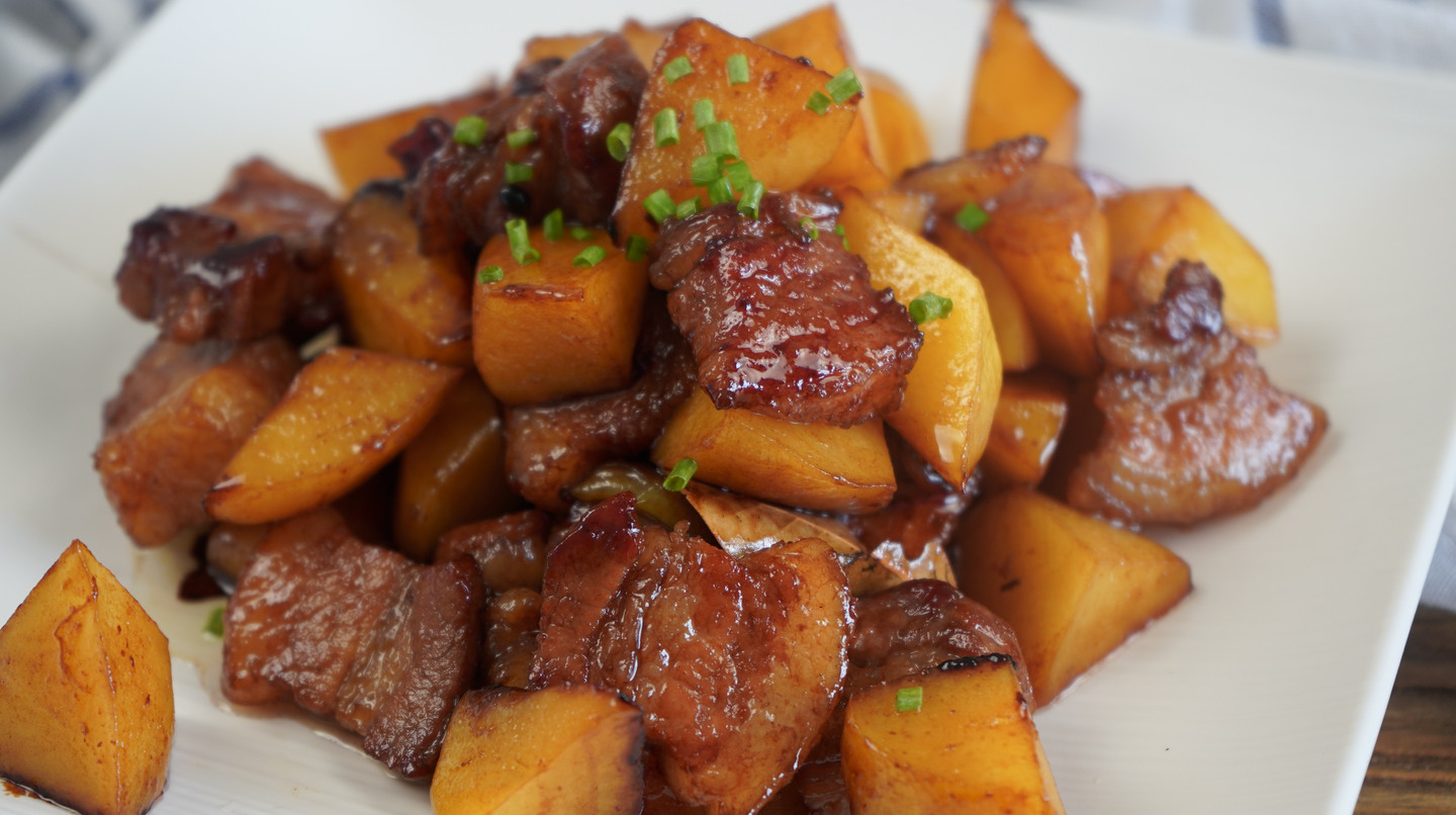 五花肉和土豆教你这样做出来,揭开锅盖的那一瞬间就流口水了