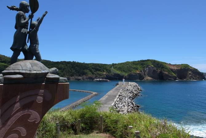 在母島上,你可以登上小笠原群島中有人島的最高峰乳房山從鮫崎展望臺