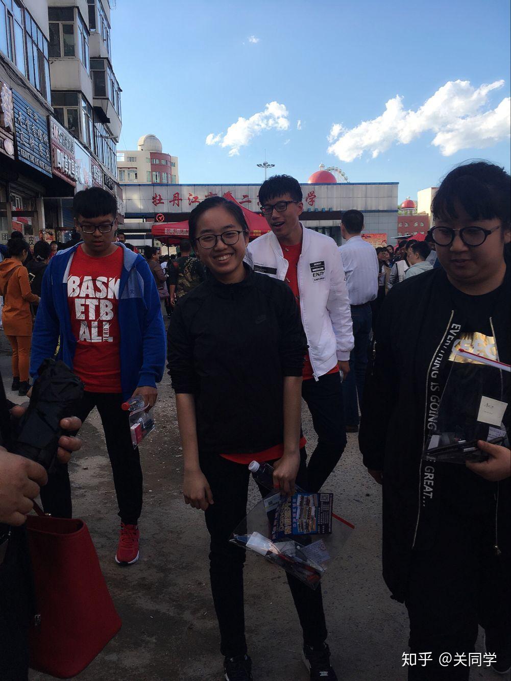 高考考完最后一科走出考场的一瞬间是什么感觉