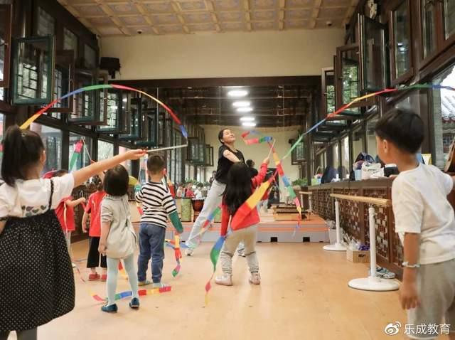 雙減時代下雞娃家庭還會焦慮嗎樂成四合院幼兒園有答案