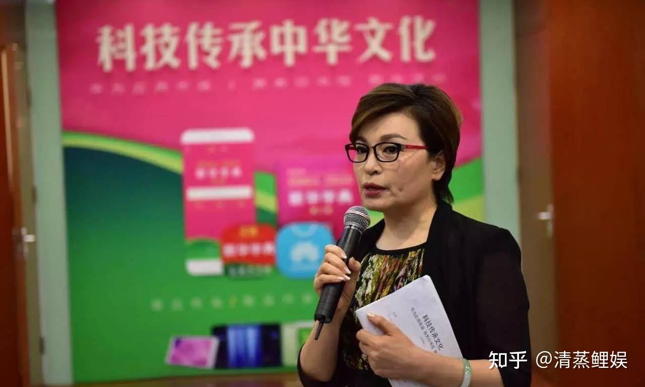 从前线退休的李瑞英,如今将重心都放在了家庭偶尔会出现在学校的讲座