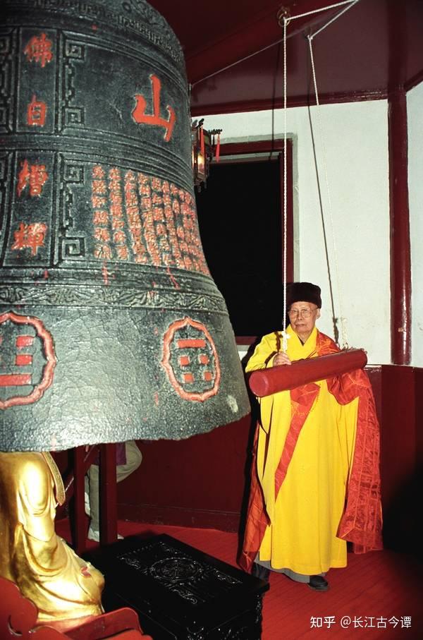 和尚半夜也敲钟吗?寒山寺“夜半钟声到客船”敲的是什么钟? - 知乎