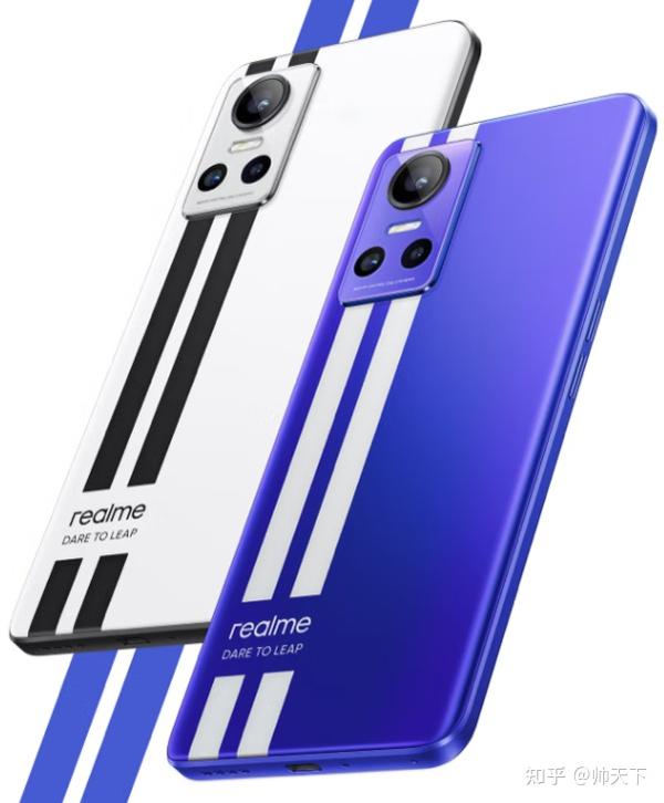62寸三星e4材质的120hz高刷流光屏,封闭式双扬声器立体音;后置6400万