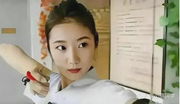 张津瑜的聊天记录曝光，外表清纯私下放纵，这些女孩究竟追求什么？ - 知乎