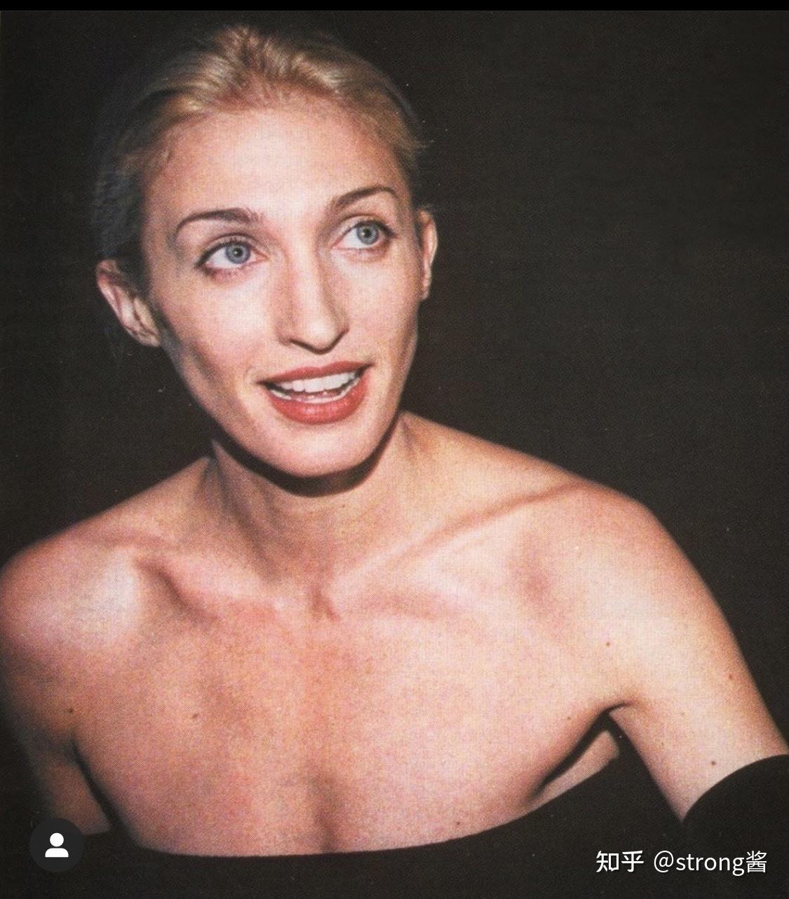 出身平民的卡罗琳不喜欢张扬,十分看重个人生活的隐蔽性.