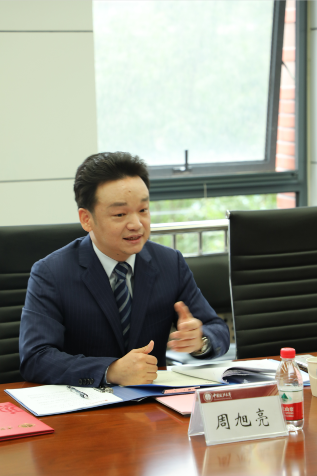 周旭亮主任首先向各位到会嘉宾深入介绍了北京冠领律师事务所的治所