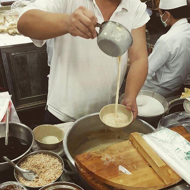 冰豆漿,清涼解渴;熱豆漿,配油條燒餅熱乾麵,最巴適.從大街小巷的早餐