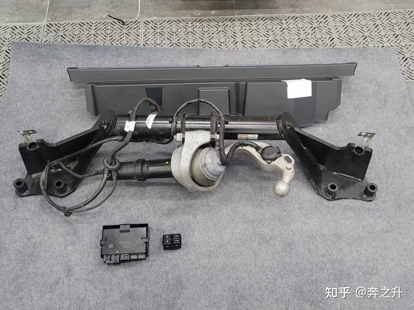 21款大众途锐升级原厂电动拖车钩夜视热成像施工案例