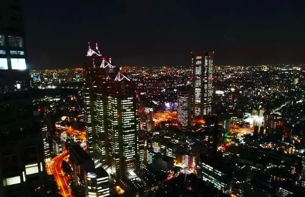 在展望台俯瞰东京的日与夜 看灯火模仿坠落的星光 知乎