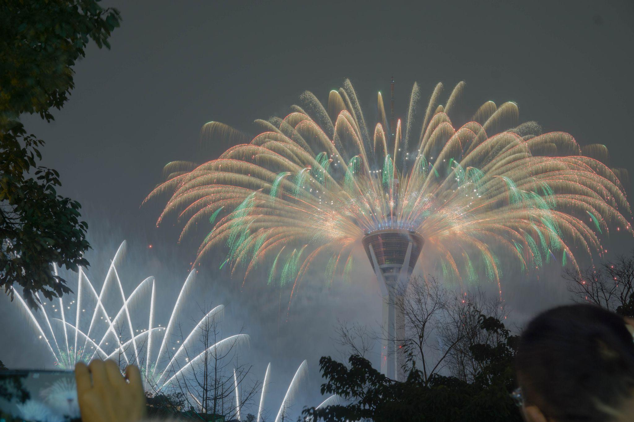 如何评价2019年元宵节晚成都天府熊猫塔339电子烟花秀