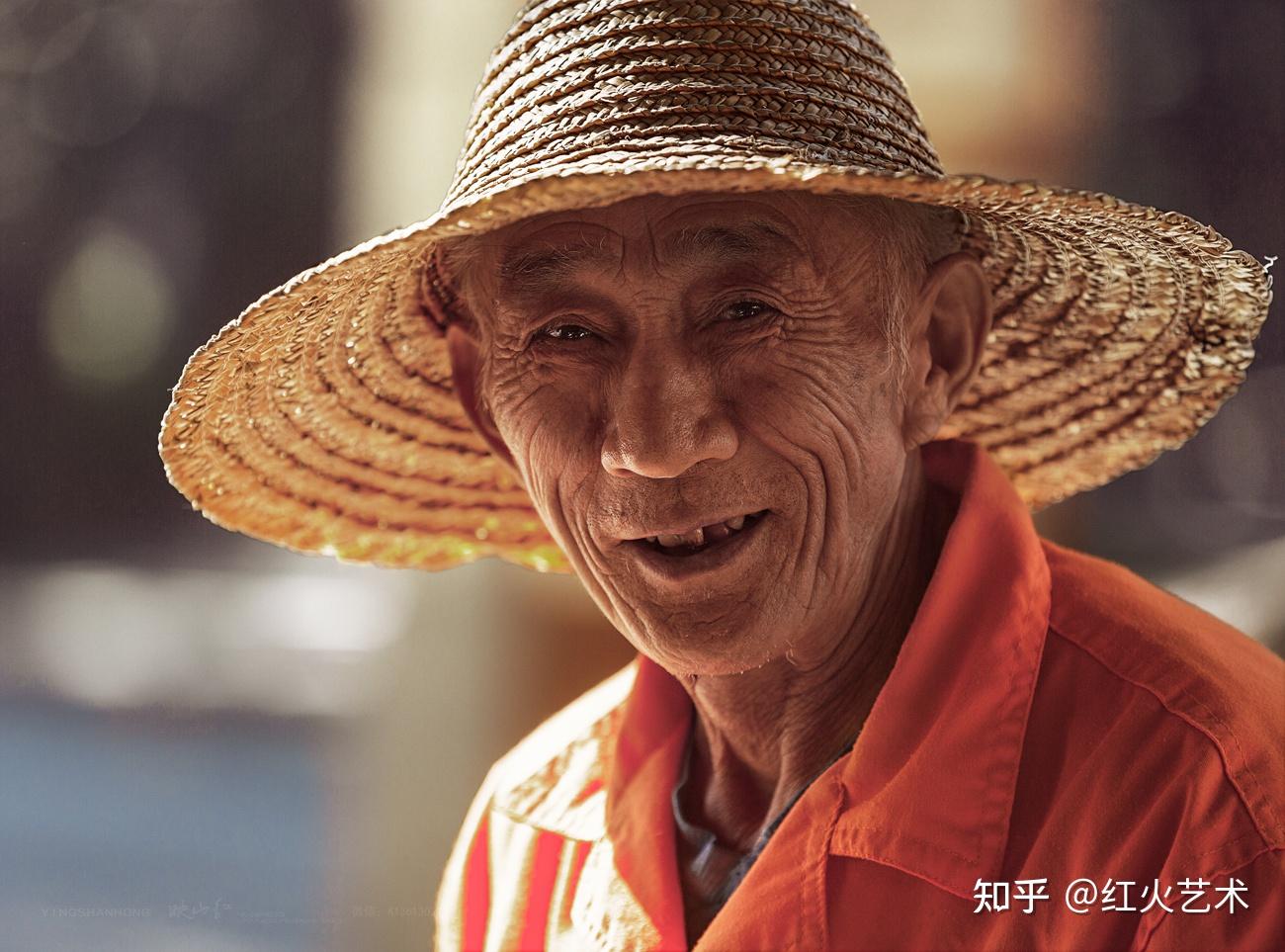 环卫工杨大叔和映山红摄影师的故事