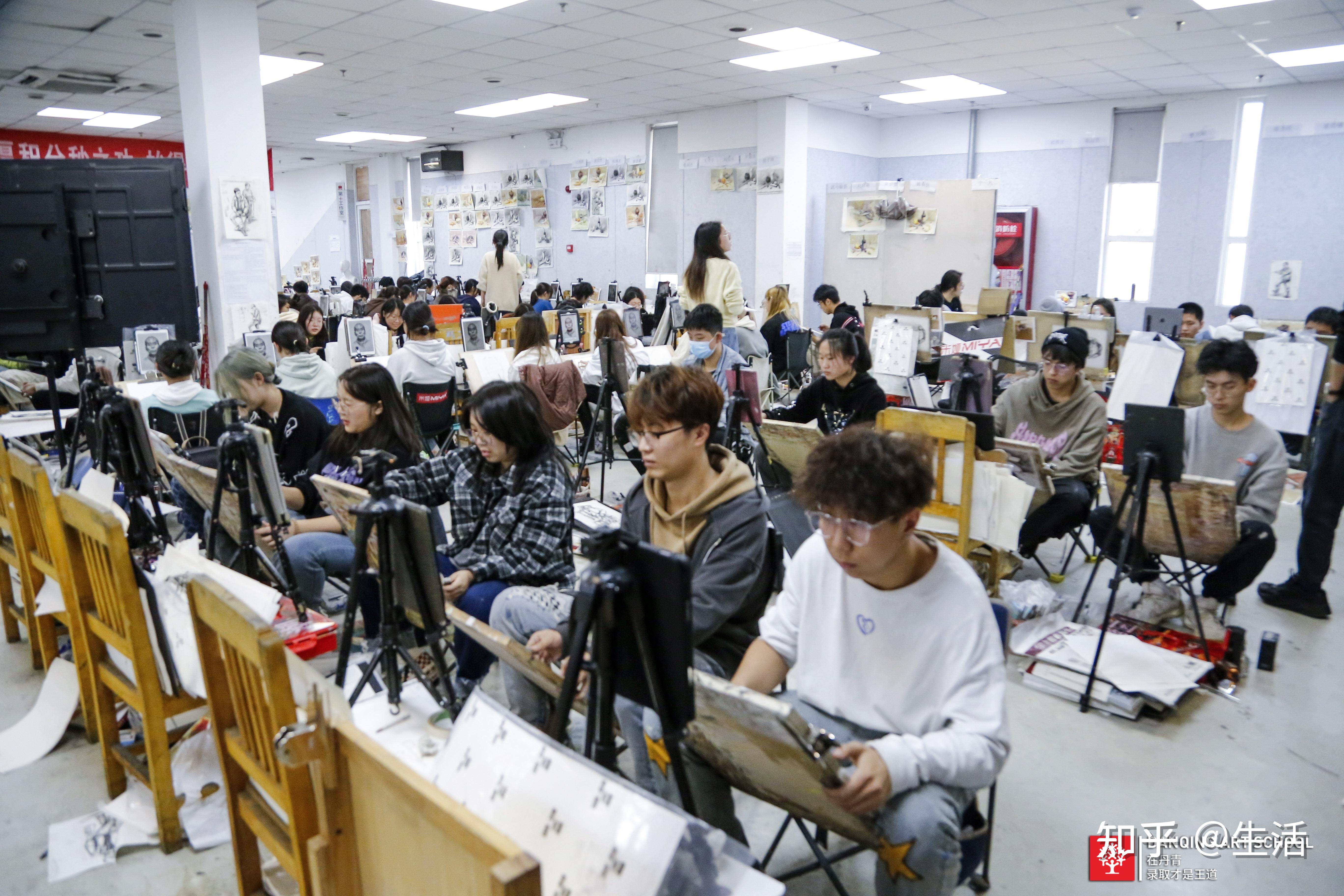 西安美术艺考集训提升速写场景分数