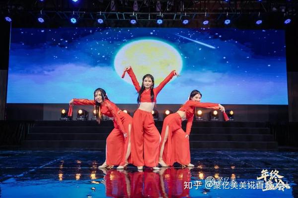 晚宴小礼服_年终晚宴_公司年终晚宴邀请函