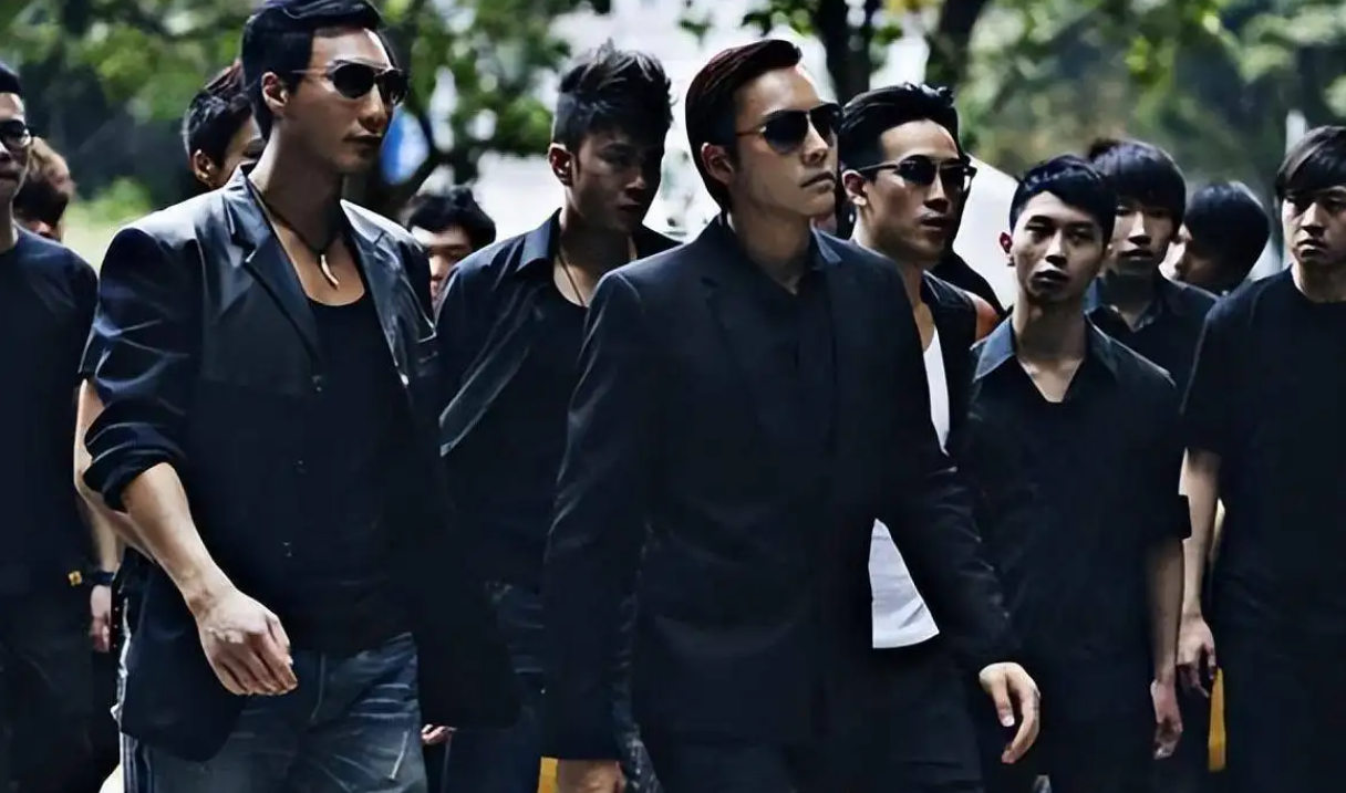 涉赌贩毒,凶杀,20世纪的香港黑帮多猖狂?为何1997年迅速洗白? - 知乎