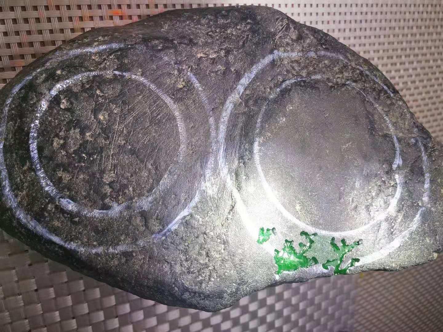 解析丨翡翠原石的两大派别原生矿与次生矿各有千秋