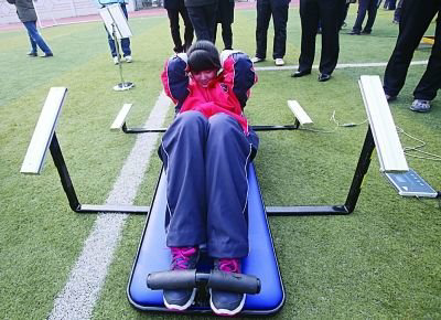 2018年中考体育仰卧起坐训练注意事项 教学考试