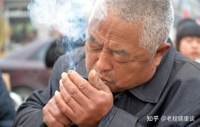一天抽1包烟和三天抽1包烟,哪种更伤身?怎样降低吸烟的危害?