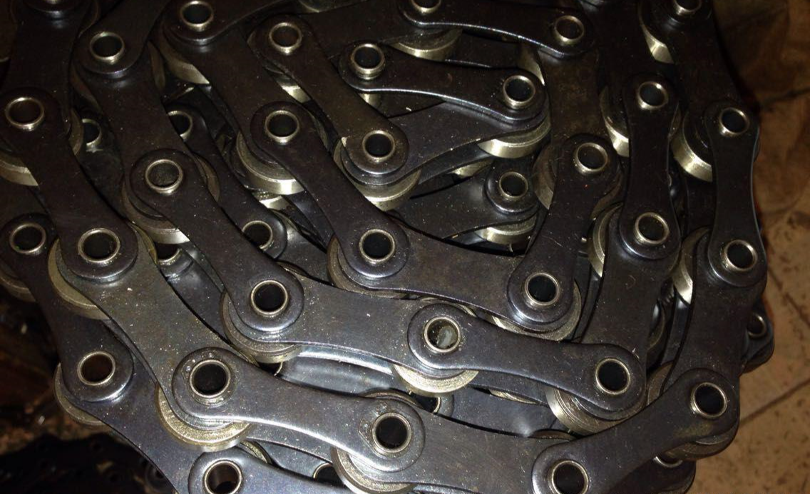 链传动的设计一般依据是什么?链条节距如何选择?