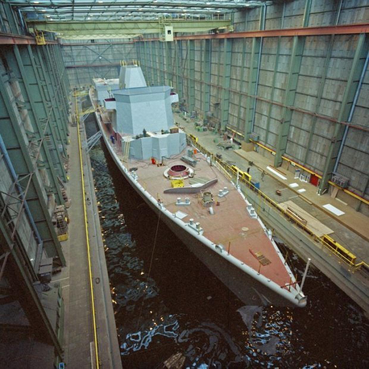 【震惊,这艘护卫舰竟然安装了五面相控阵!】荷兰皇家海军m级/卡尔·杜