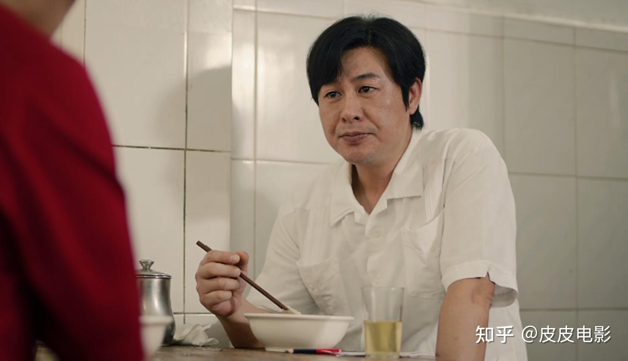 张颂文全程没有什么表情和激烈的言语,就把一个大佬对手下人的拷问戏