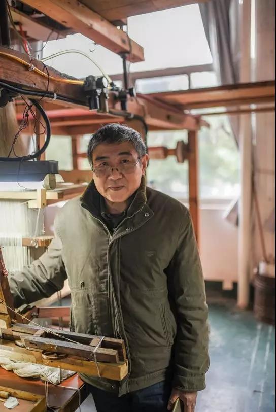 周家明——国家级四经绞罗非遗传承人,同时也是国家