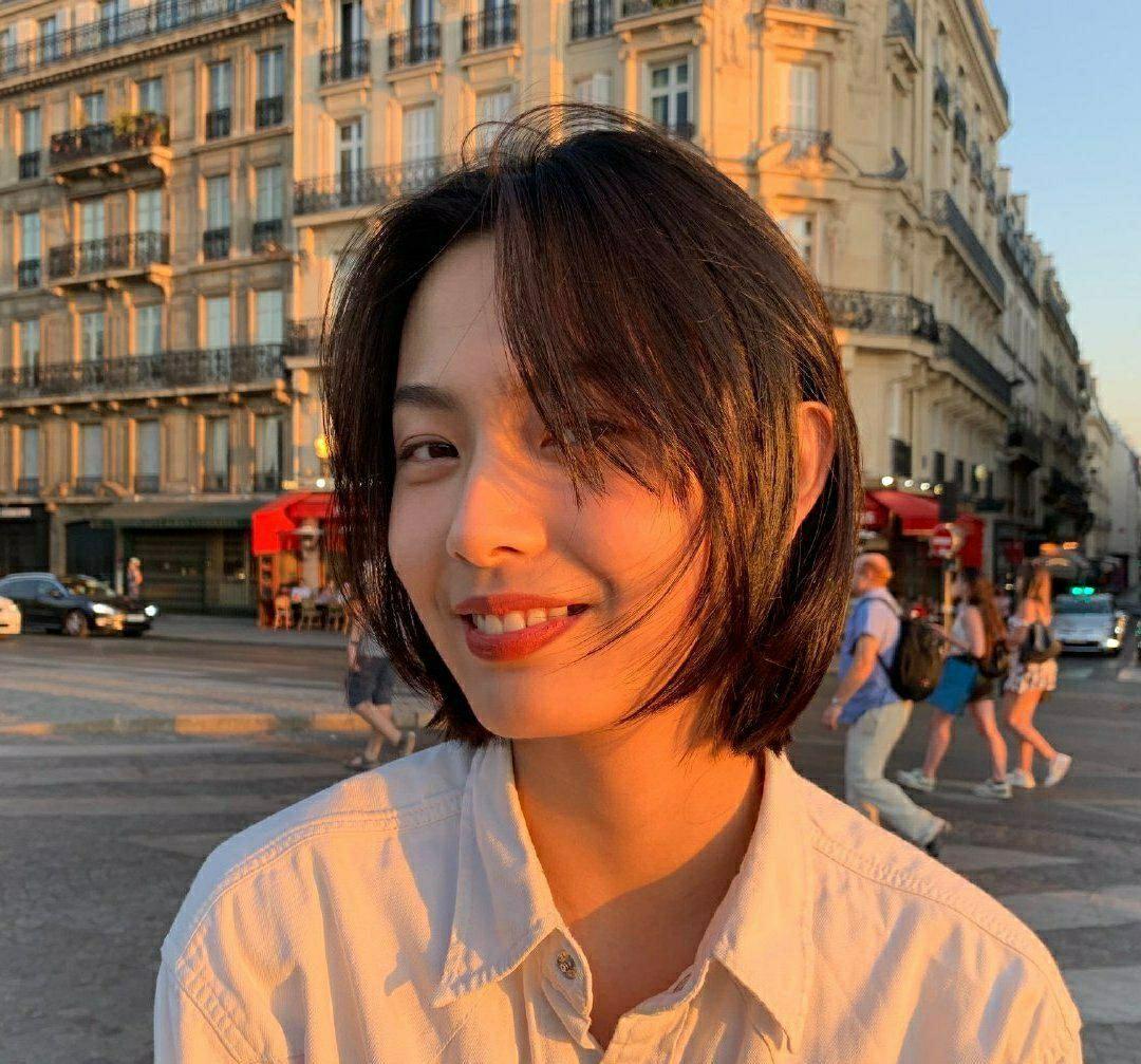 好看的女头像无水印 v2-114304a15178d47ac81609df2414f633_r.jpg