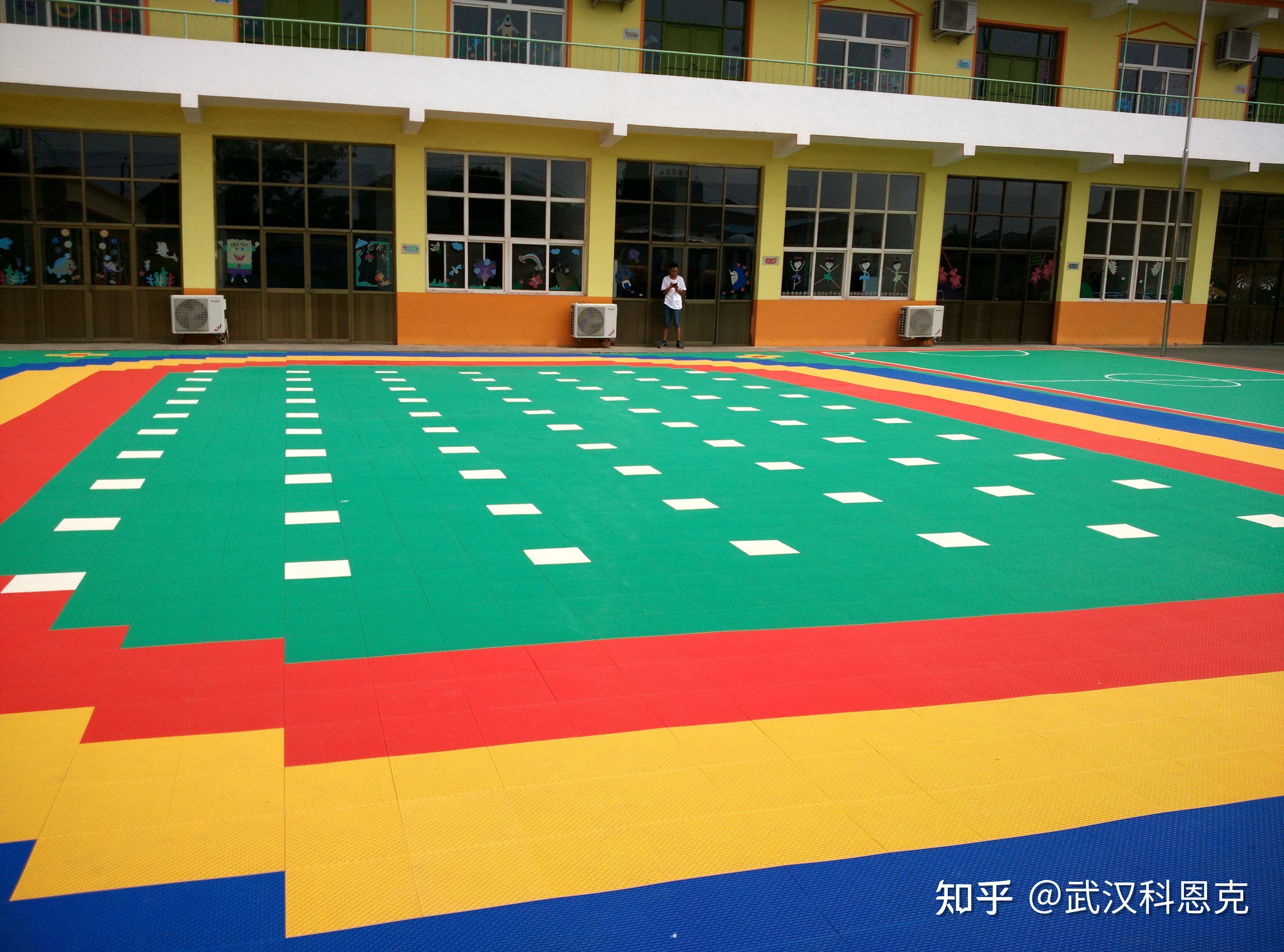 小学篮球场地面铺设一般用的是什么材料