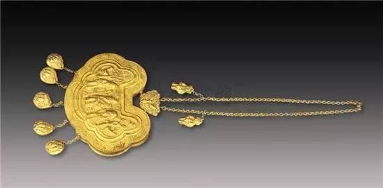 金锁锁富贵银锁锁平安古代护身符的寓意和智慧