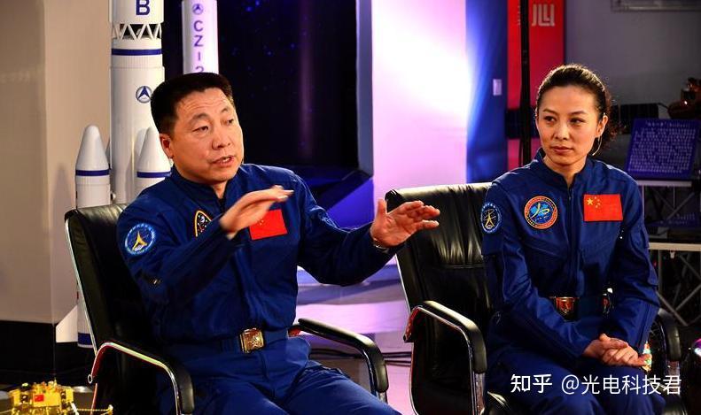 王亚平中国首位太空漫步女航天员教师理发师万能技艺怎造就