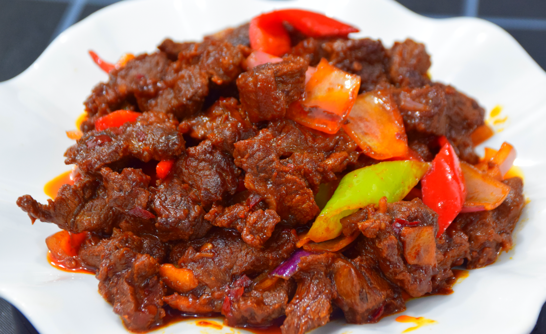 红烧牛肉,掌握了这个小窍门,做出来的牛肉不柴软烂好吃.