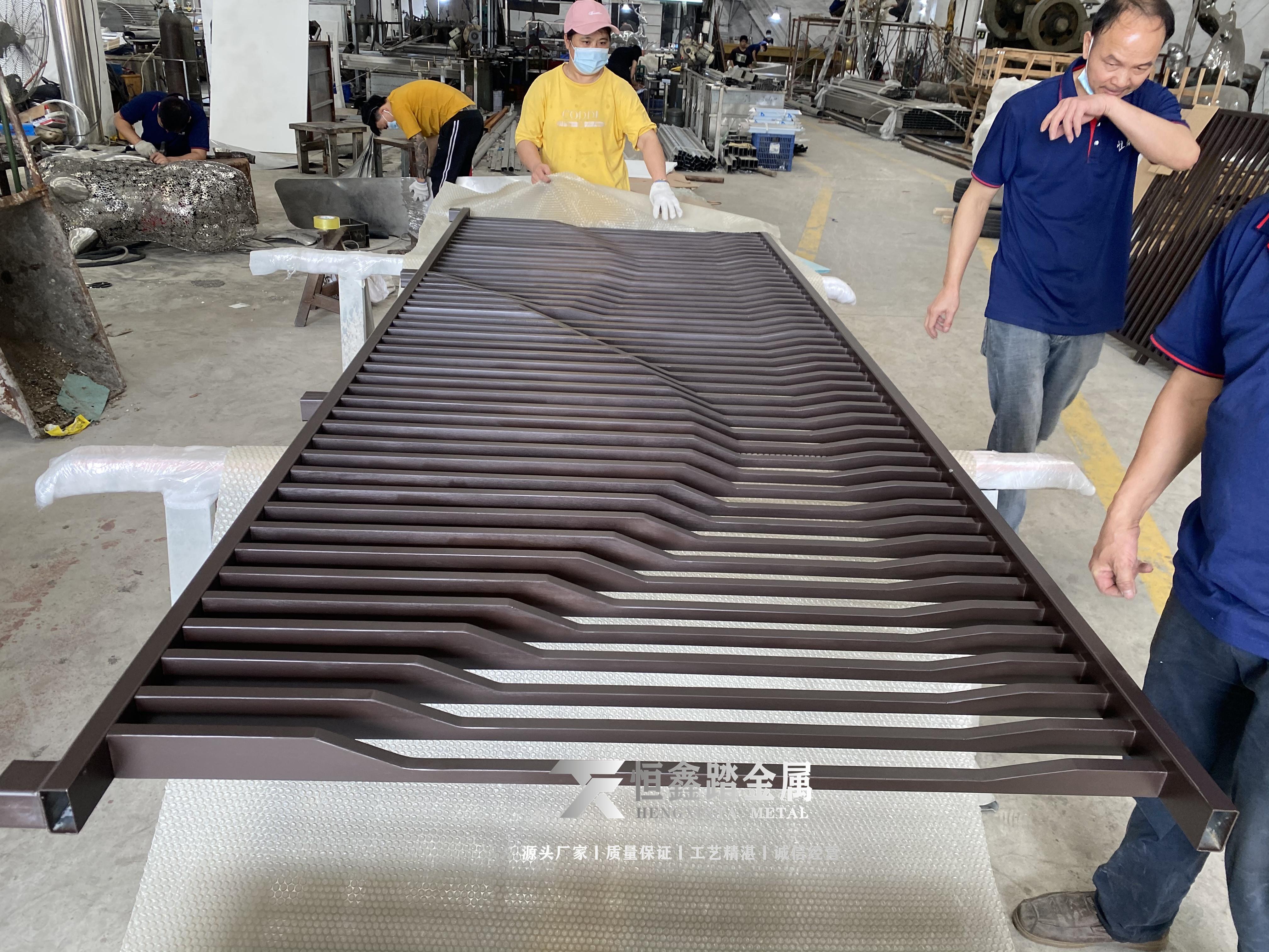 户外山形铁艺氟碳漆护栏镀锌管假山造型屏风