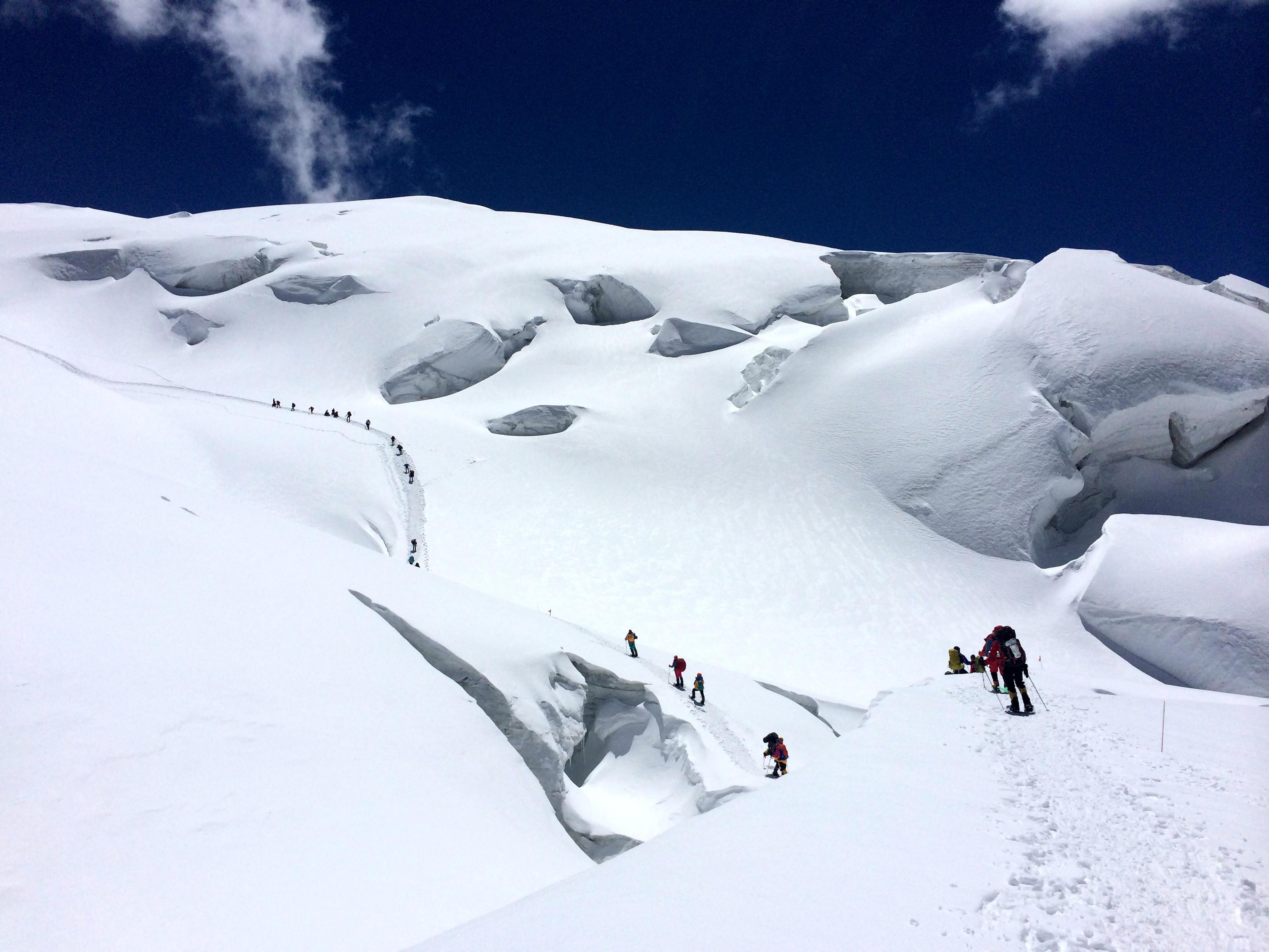 慕士塔格峰是很多登山者选择的第一座7000米级山峰,子君也不例外.