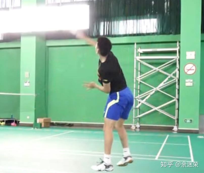 如何打羽毛球不甩大臂 v2-11a06e81e84e3d1a59bd0121c286b1ef_r.jpg