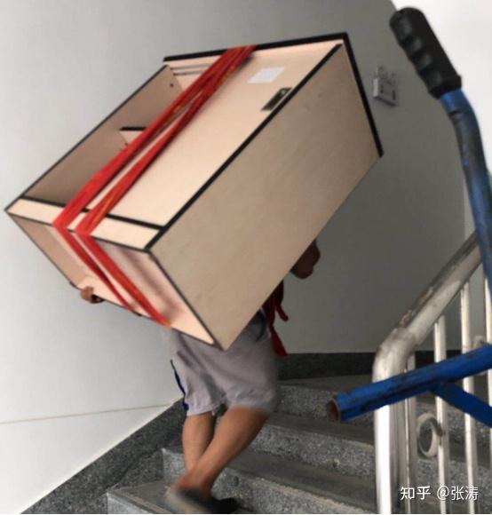 一个人搬家的心酸还好有搬家公司