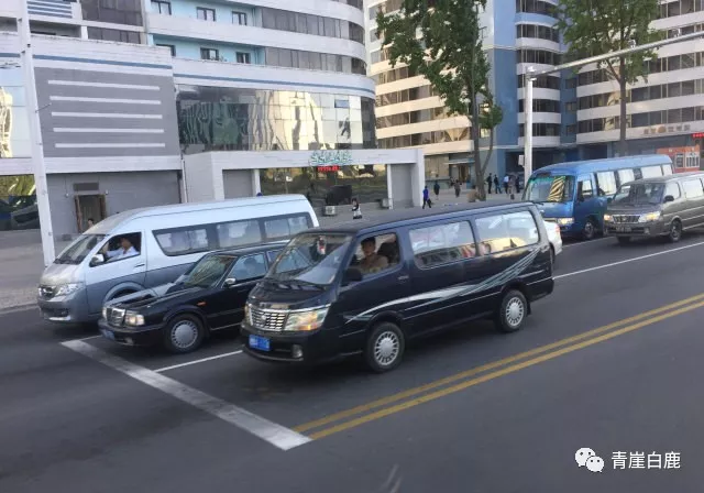 据同路的一位"朝鲜通"说,如果车牌号是727开头,就说明是部队用车.