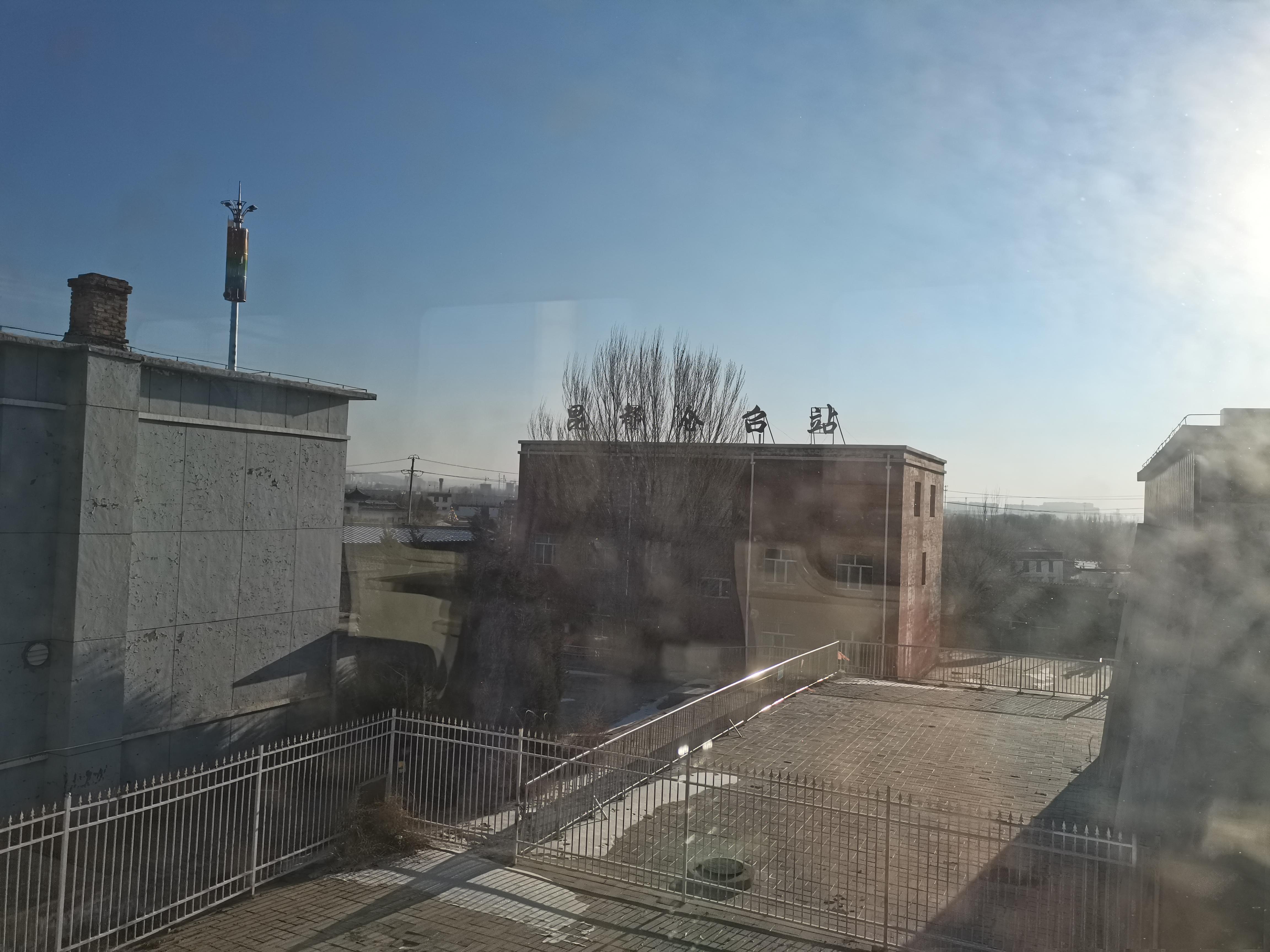 提前十分钟到达昆都仑召站,没想到外面竟然开始下起点点太阳雪…昆都