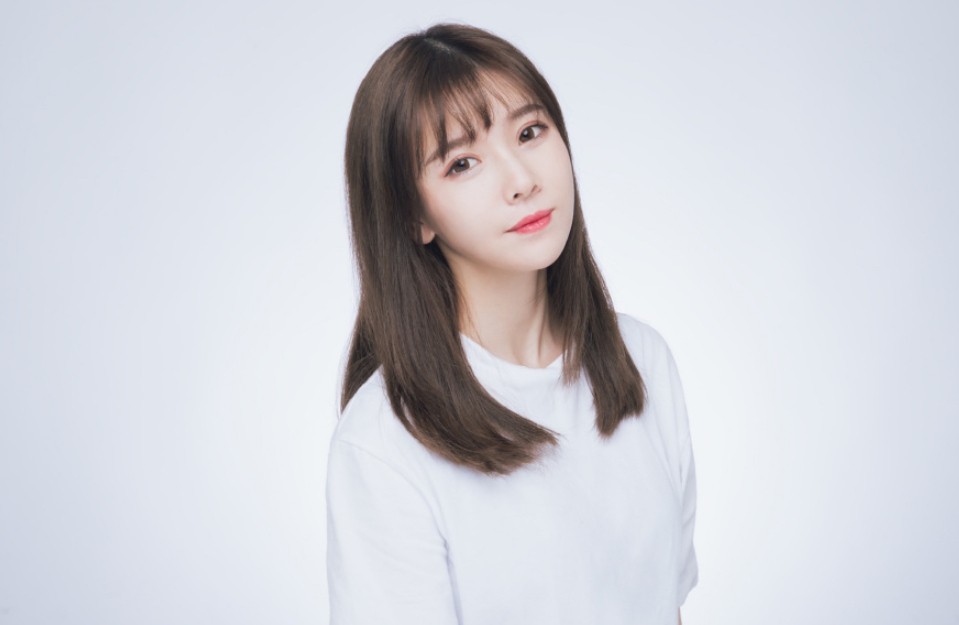 lollgd主场喜提新人女主持nara盘点lpl那些美女主持解说