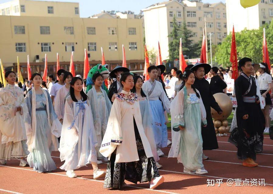 运城中学第三届校园体育文化艺术科技活动周隆重开幕!