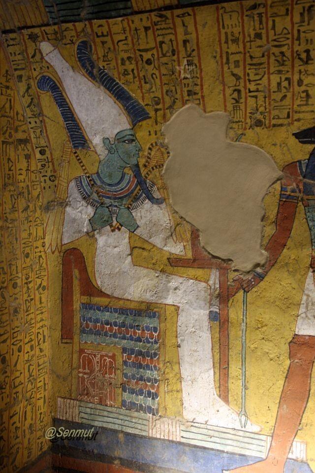 的阿努比斯神(或戴着阿努比斯面具的祭司)处理木乃伊【大图-有水印】