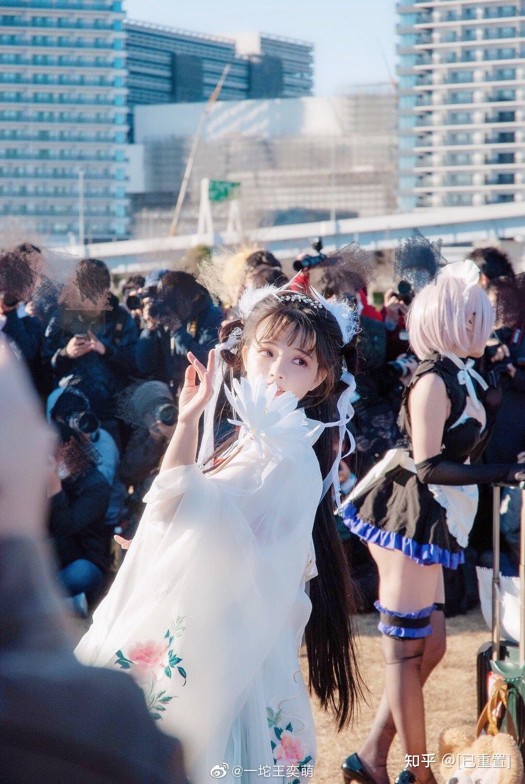 王奕萌因胖没参加bilibiliworld微博秀马甲线粉碎谣言一天收获上万男