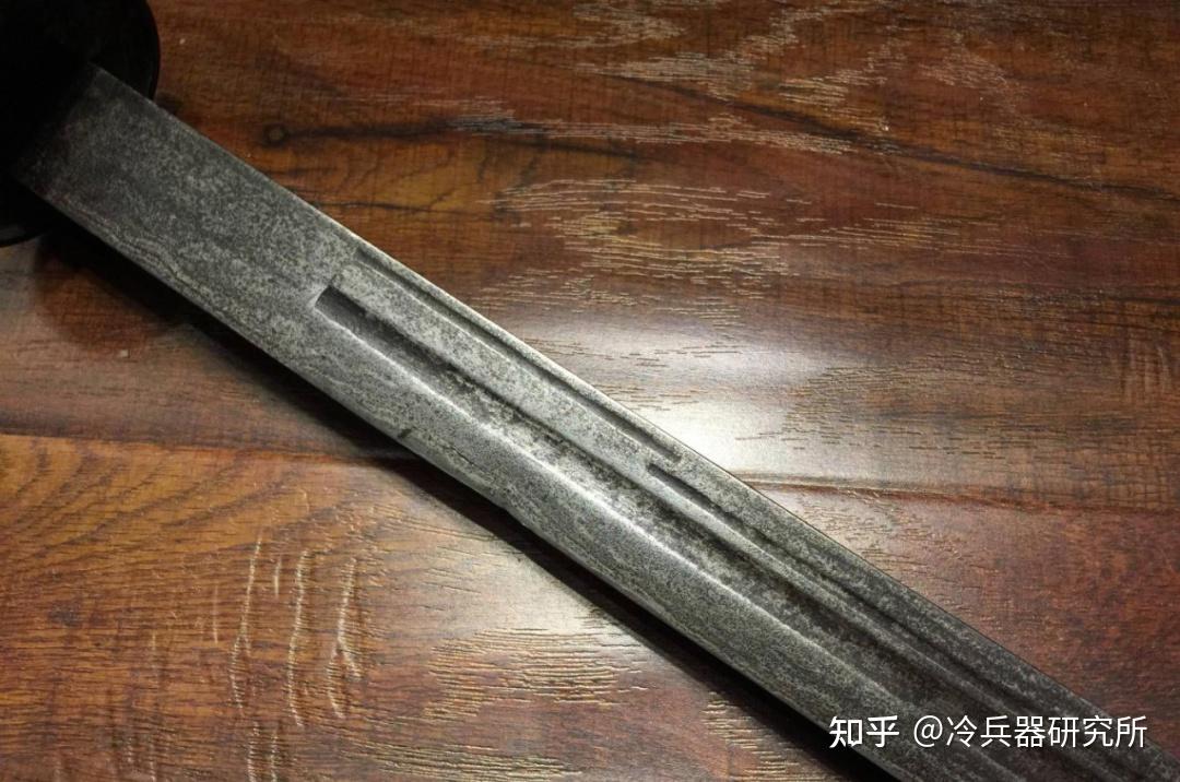 古代大侠真能用刀剑砍断敌人刀剑吗?为何说冷兵格斗,拿刀背格挡是大忌 - 知乎