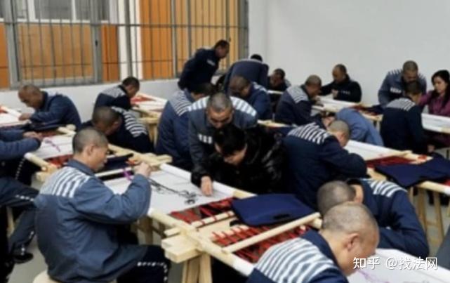 工作的内容通常都是一些流水线作业,然后休息天还会给他们安排休息.