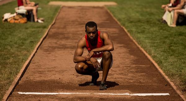 杰西·欧文斯:击败纳粹的黑色闪电