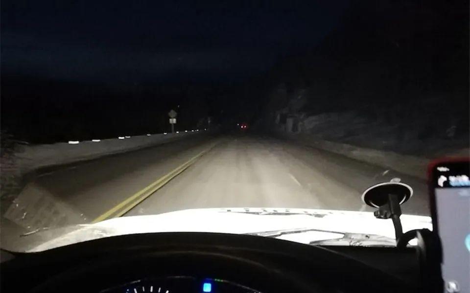 走灰不走白遇黑慢下来是什么意思夜间开车有哪些技巧