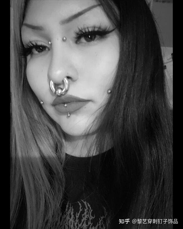 鼻钉是怎么扩的