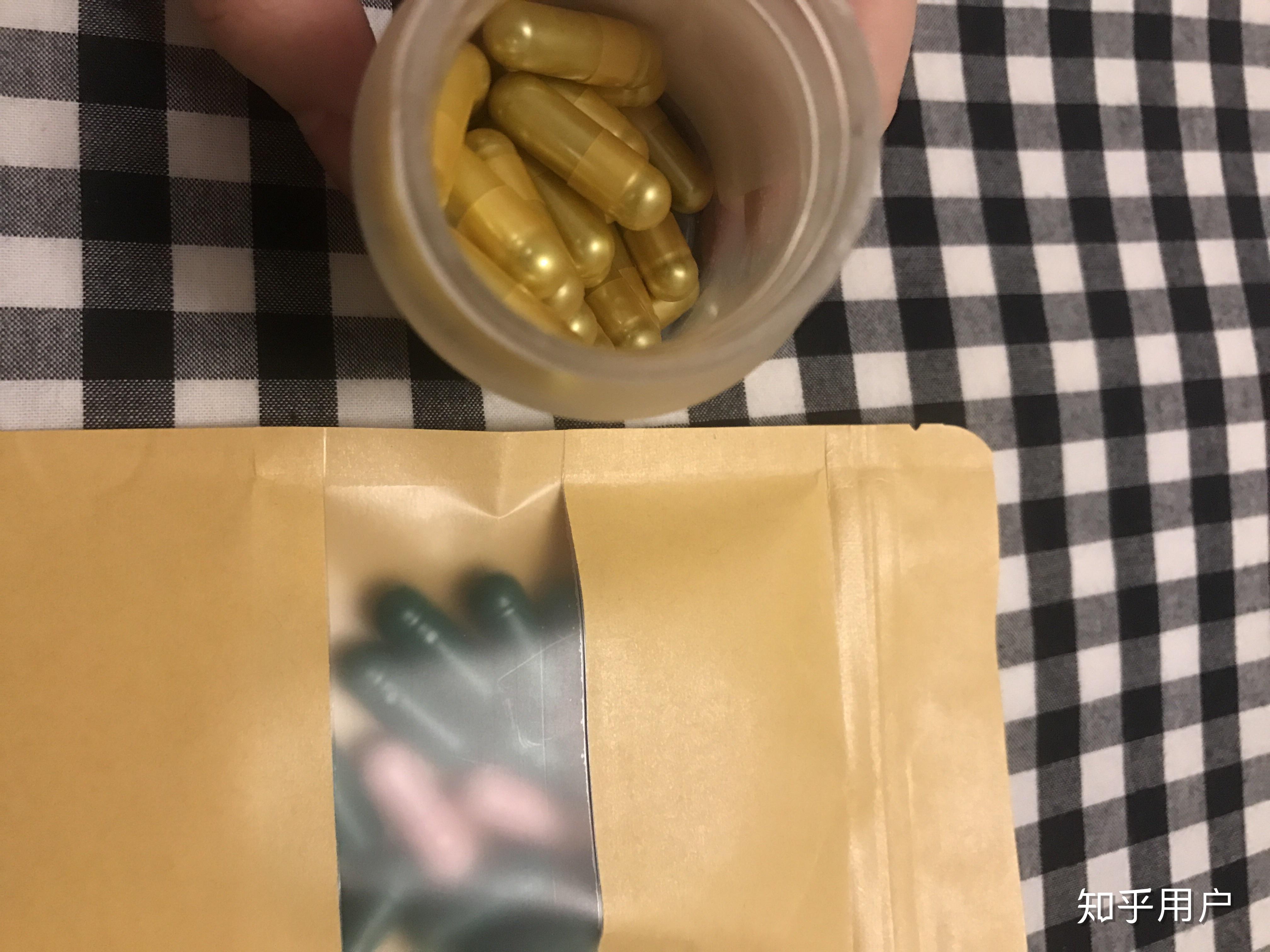 有沒有人吃過一種中藥減肥膠囊呀 金色的試用裝是179rmb七顆 吃了會很