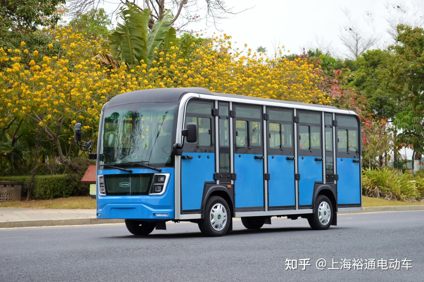为什么越来越多人抛弃开放式电动观光车,选封闭式电动观光车?