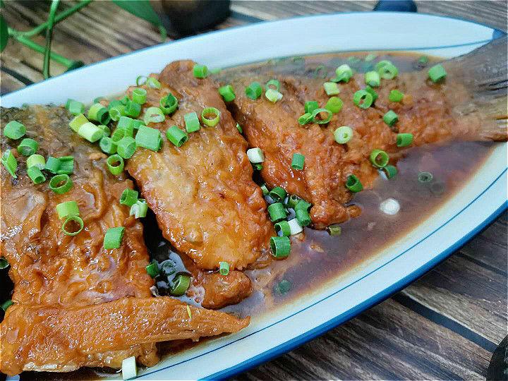 无论炖啥鱼别再加酒加醋试试这样做鱼肉更嫩更入味还不腥