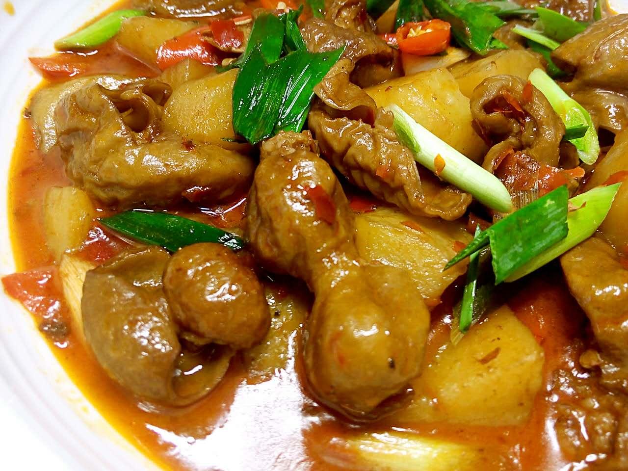 绵软粉糯的很.为了这碗肥肠,还特意泡了米粉.就是为了这碗肥肠粉.