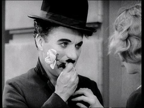 匿名用户: 卓别林的城市之光 结尾卓别林和女主角相认 唯一看哭的电影